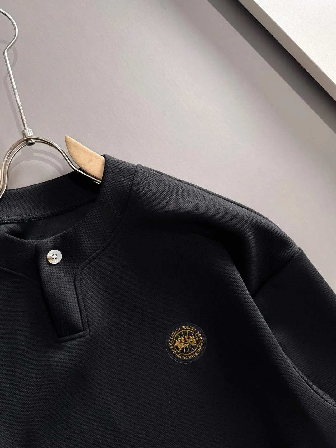 P360 Big Goose 2025 long-sleeved round neck sweatshirt for men and women, same style for many celebrities, top original version, feel free to compare 🆚The fabric is custom-dyed and lightly sprayed and distressed, the fabric, material, and details are consistent with the original, using special cotton and linen fabrics. The cost of the fabric is extremely expensive. It is twice as expensive as pure cotton material, no expense is spared just to do better. Three standards are complete. The comparison between non-market products and my fabrics is very different, only the top version! Size: M-5XL